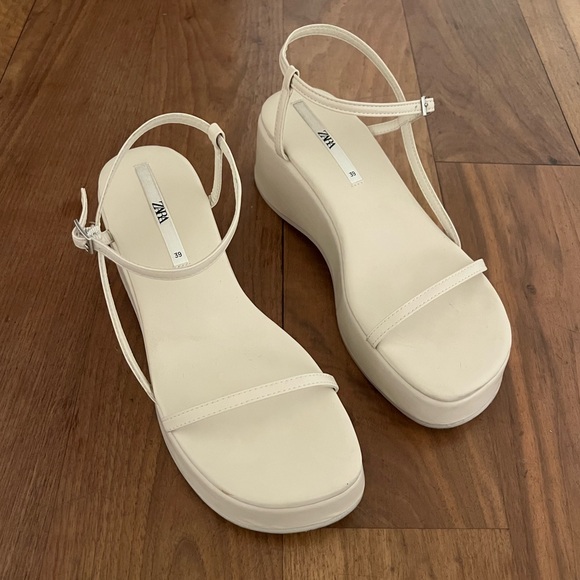 Ecru Strappy Flat Form Shoes Size 39 - Picture 1 of 5